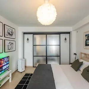 Superb 3 Bedroom & 3 Bathroom Duplex In Centre Bruxelles